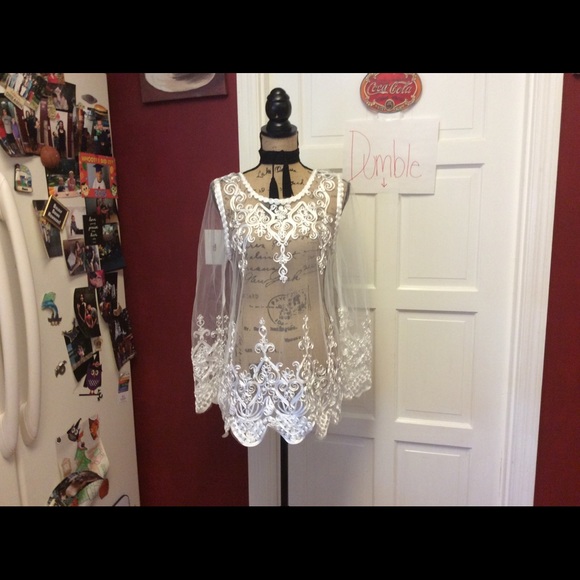 Gorgeous sheer White Top - Picture 4 of 8